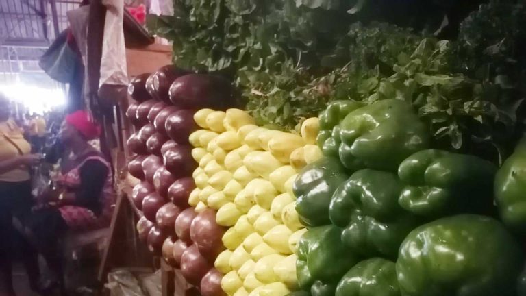 سوق المواد الغذائية والخضروات في كيميرونكو كيغالي